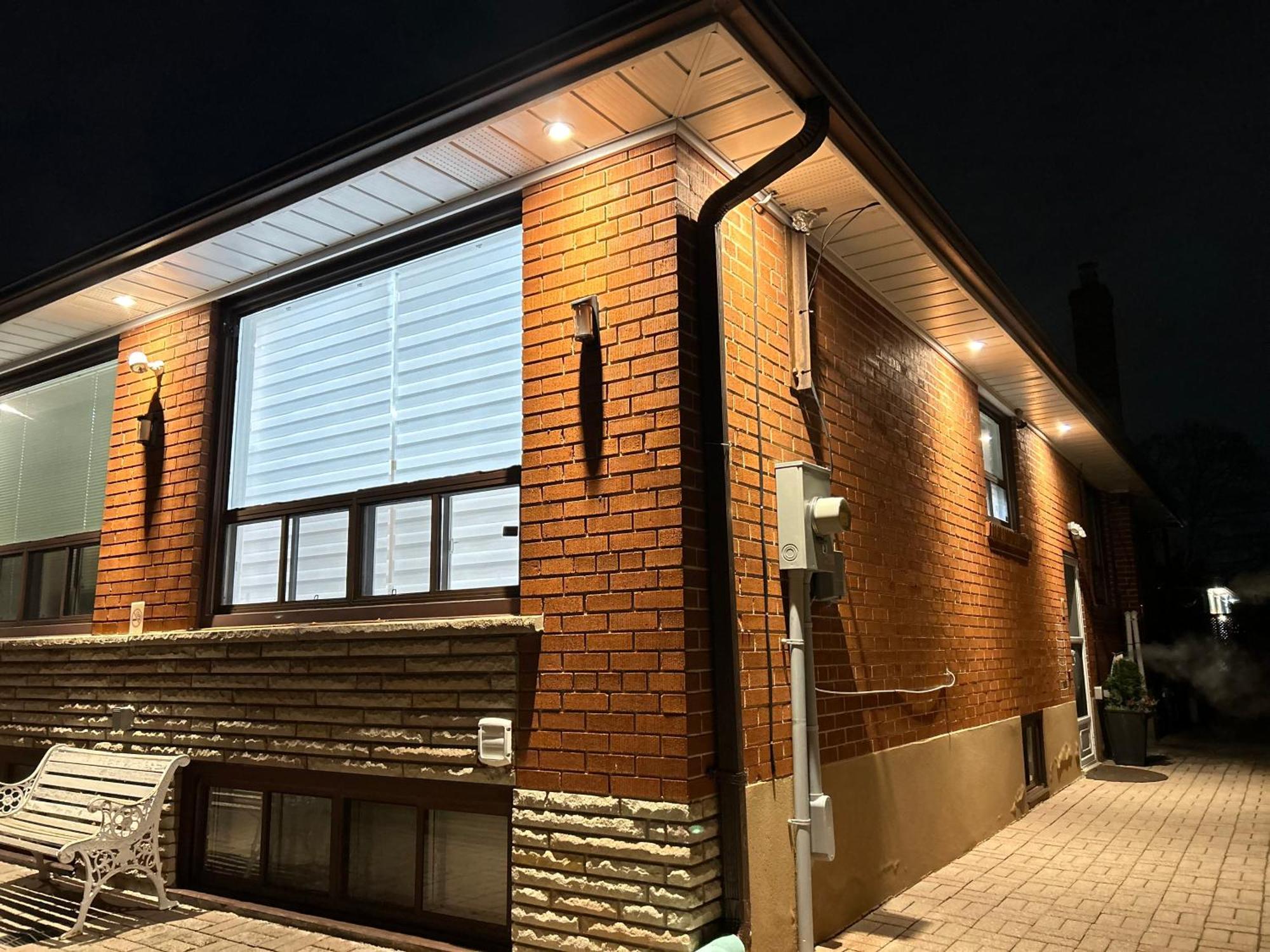 Cozy Basement Room-Private Bath - Near Subway Line 1 - Toronto Exterior photo